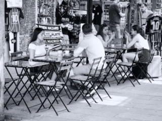 Fuji X-H1 + 16-55 2.8 @ 55mm; ISO 400; 1/200; f4 Fotografía urbana con el Fujinon 16-55 2.8.