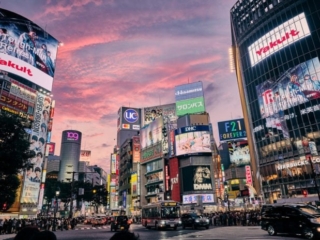 Fuji X-H1 + 16-55 2.8 @ 16mm; ISO 800; 1/60; f5 Street Photo con el Fujinon XF 16-55mm f/2.8