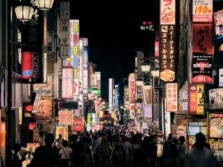 Fuji X-H1 + 16-55 2.8 @ 55mm; ISO 1000; 1/200; f5 Fotografía nocturna con el Fuji 16-55 F2.8.