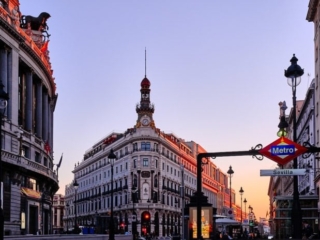 Fuji X-H1 + 16-55 2.8 @ 25mm; ISO 400; 1/30; f11 Foto urbana con el Fujinon XF16-55mm f/2.8 R LM WR.