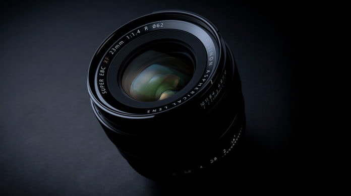 El Fujinon XF 23mm F1.4 R lleva casi ocho años con nosotros.