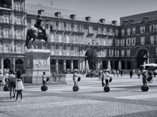 Fuji X-H1 + 16-55 2.8 @ 27mm; ISO 400; 1/1250; f8 Fotografía de calle con el Fuji 16-55mm F2.8.