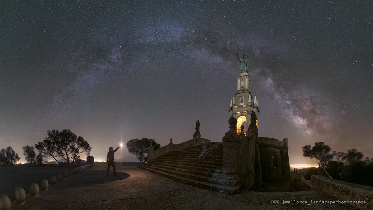 Sant Salvador. X-T2 + Samyang 12mm F2. ISO 6400. F2.8. 25s.