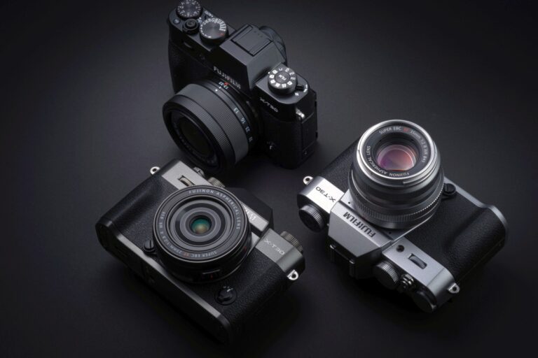 La Fujifilm X-T30 III es la reencarnación por menos de 1000€ de una cámara clásica y portable